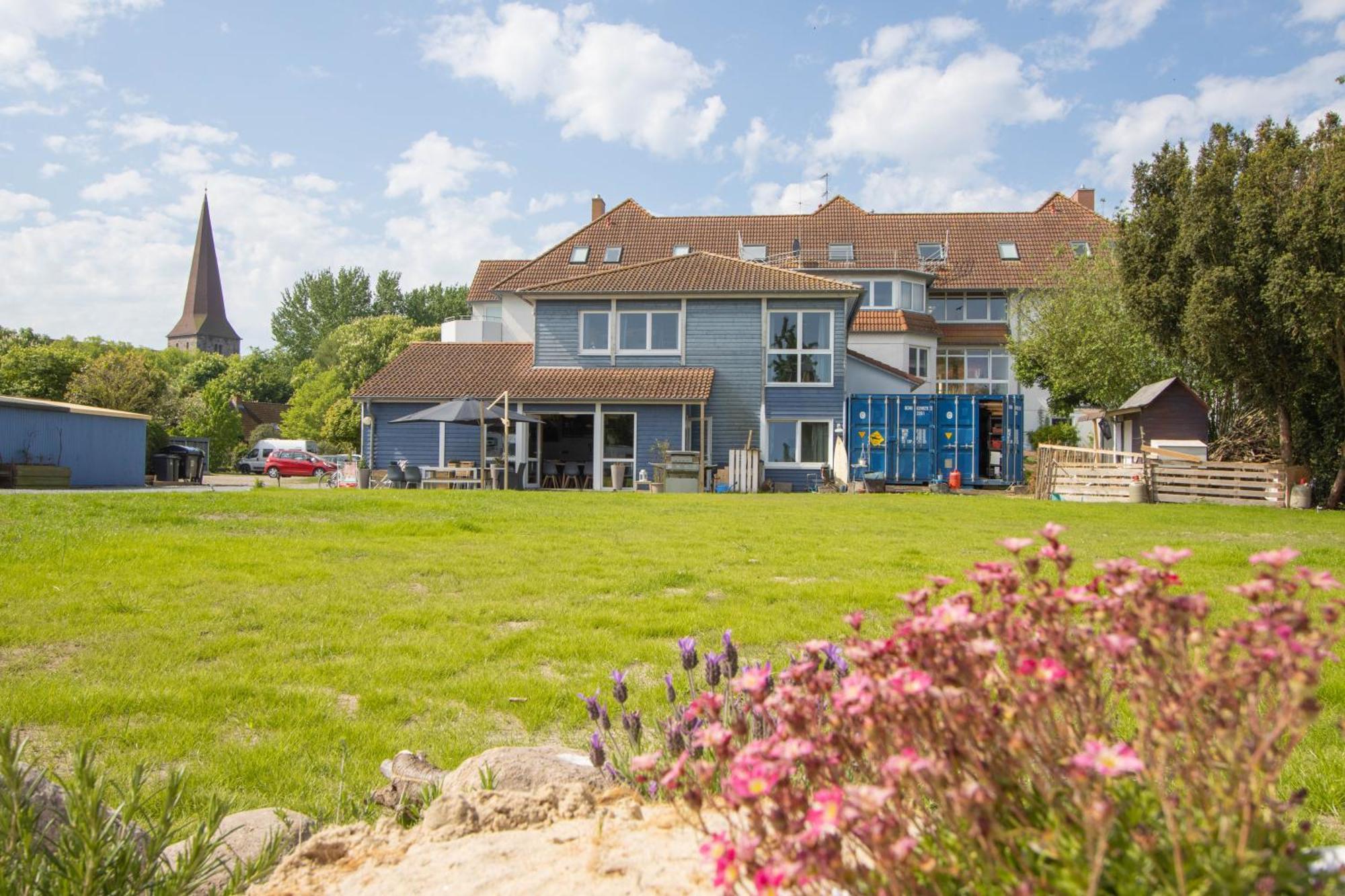 Hostel Oder Ferienwohnung 1-16 Personen Im Blauen Haus Fehmarn Kültér fotó