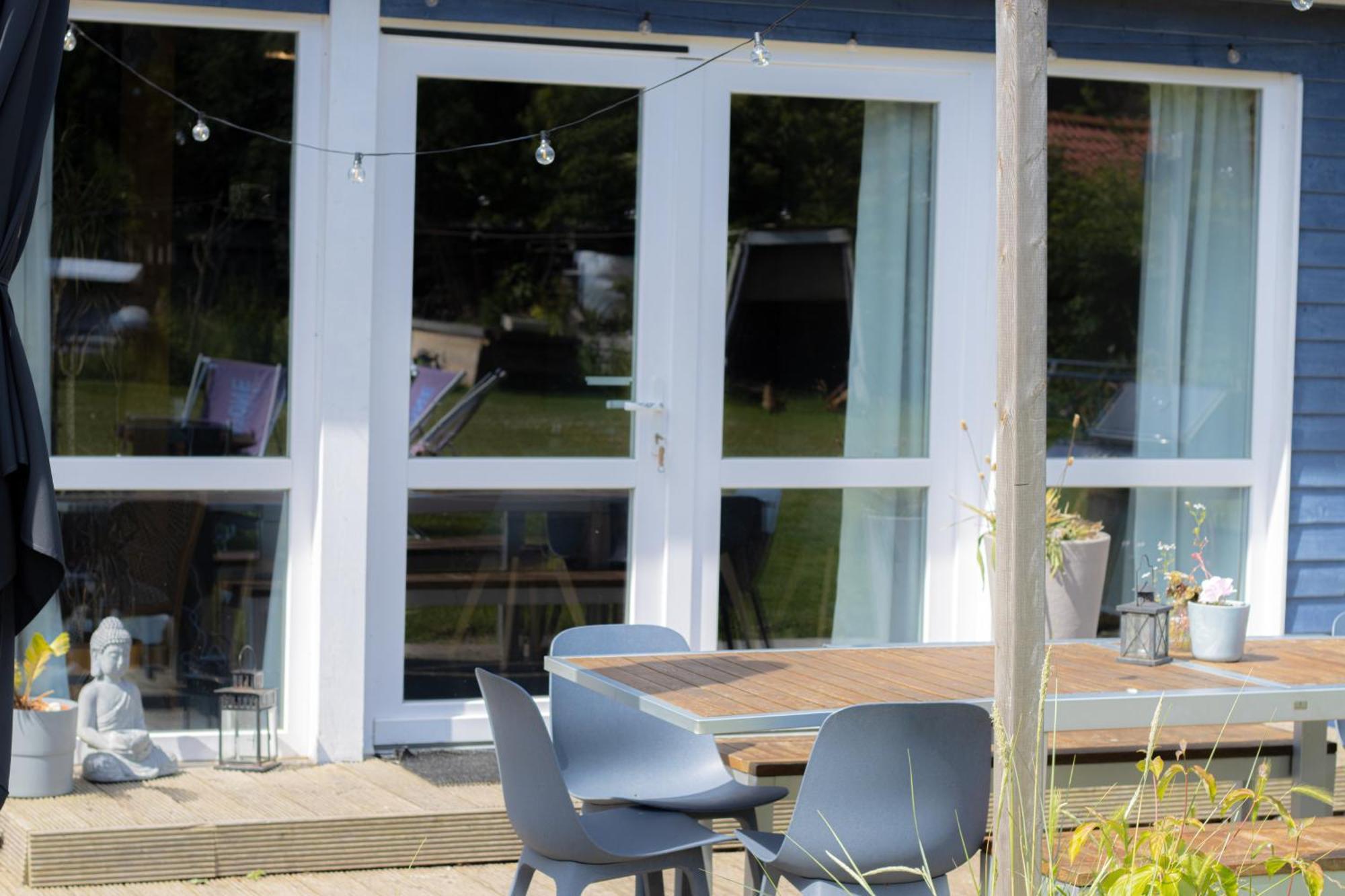 Hostel Oder Ferienwohnung 1-16 Personen Im Blauen Haus Fehmarn Kültér fotó